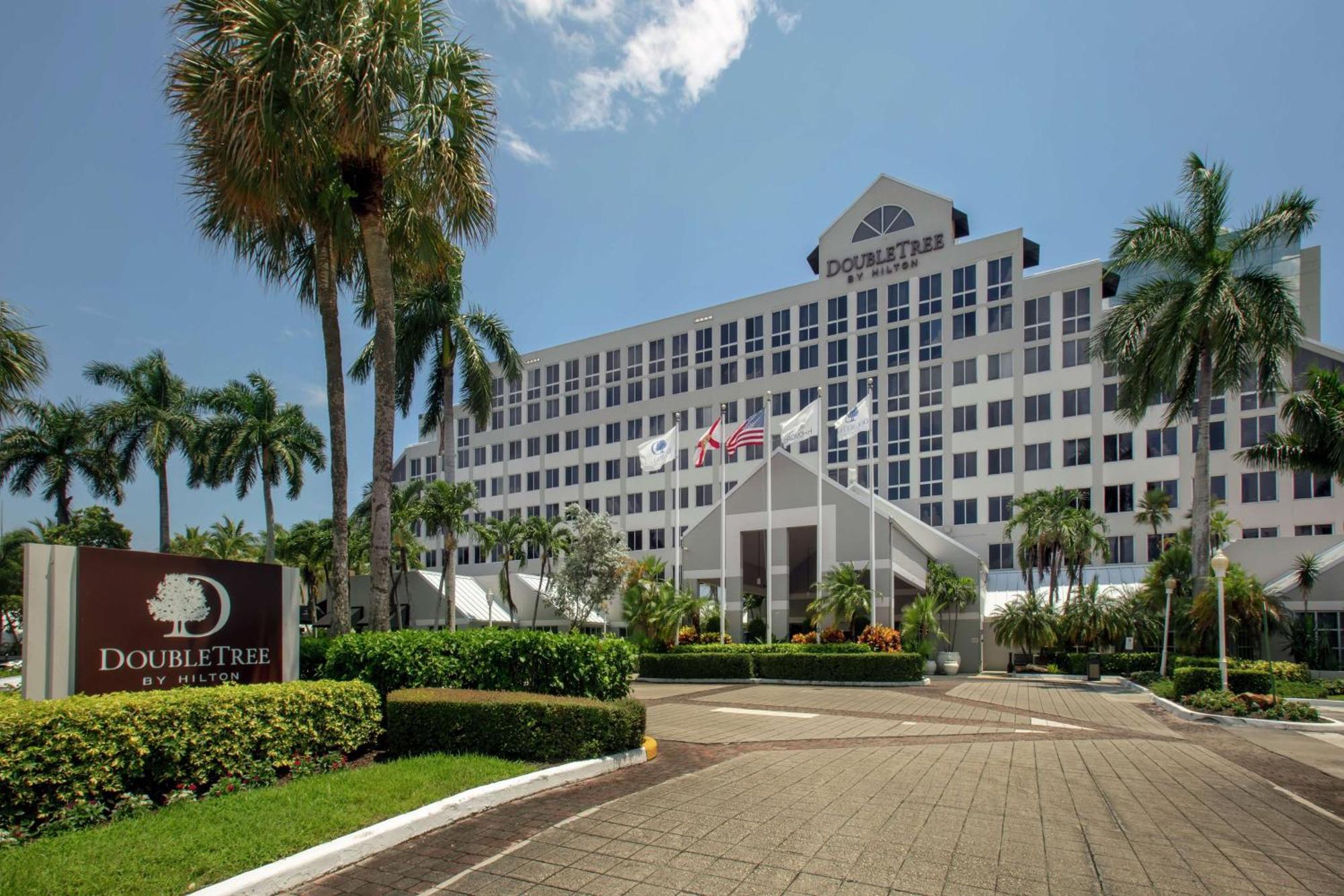 Doubletree By Hilton Hotel Deerfield Beach Boca Raton Exterior photo
