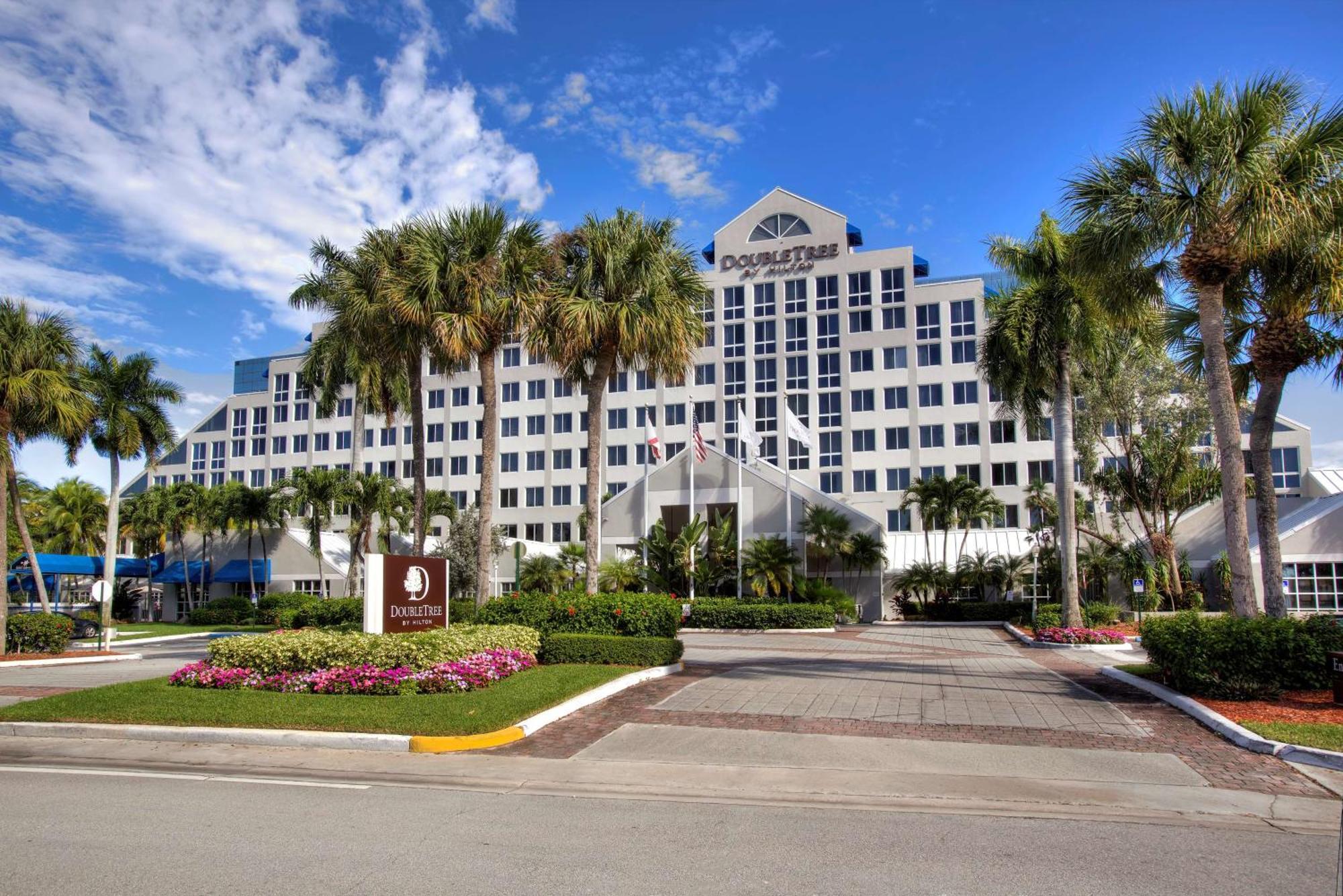 Doubletree By Hilton Hotel Deerfield Beach Boca Raton Exterior photo