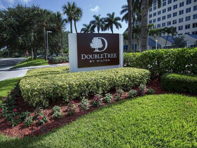 Doubletree By Hilton Hotel Deerfield Beach Boca Raton Exterior photo